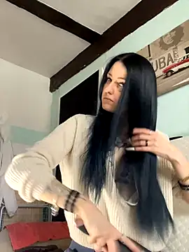 Snapshot of Seductively4_20 chatting on 10/24/25, 10:11 Seductively4 20 online show from 10/24/25, 10:11