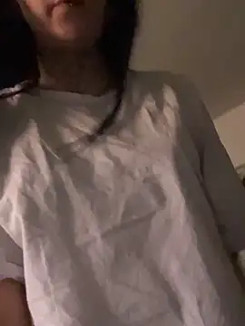 Snapshot of Seductively4_20 chatting on 10/27/25, 09:02 Seductively4 20 online show from 10/27/25, 09:02