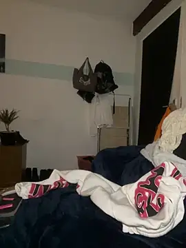 Snapshot of Seductively4_20 chatting on 11/04/25, 05:39 Seductively4 20 online show from 11/04/25, 05:39