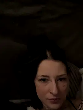 Snapshot of Seductively4_20 chatting on 11/11/25, 10:37 Seductively4 20 online show from 11/11/25, 10:37