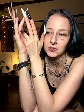 Snapshot of Seductively4_20 chatting on 11/14/25, 11:13 Seductively4 20 online show from 11/14/25, 11:13