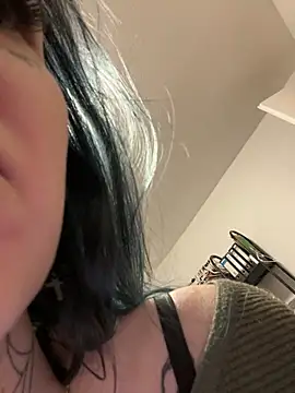 Snapshot of Seductively4_20 chatting on 11/24/25, 04:07 Seductively4 20 online show from 11/24/25, 04:07