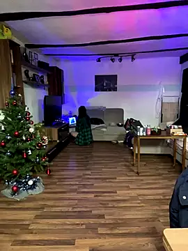 Snapshot of Seductively4_20 chatting on 11/30/25, 12:42 Seductively4 20 online show from 11/30/25, 12:42