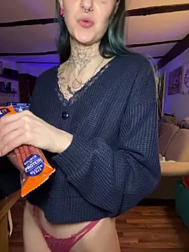 Snapshot of Seductively4_20 chatting on 12/05/25, 04:58 Seductively4 20 online show from 12/05/25, 04:58