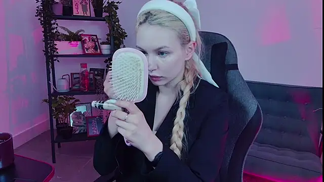 AvaDaviis online show from 09/09/25, 07:30