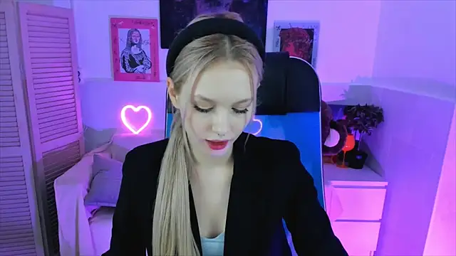 AvaDaviis online show from 10/18/25, 02:18