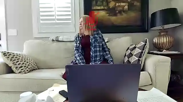 JulieHolliday online show from 11/04/25, 08:19