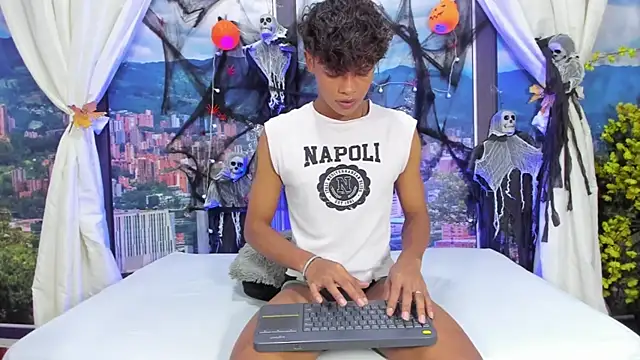 MilthonDelis online show from 10/24/25, 03:03