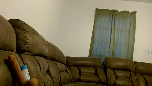 Snapshot of carlithefreak chatting on 02/23/25, 04:02 carlithefreak online show from 02/23/25, 04:02