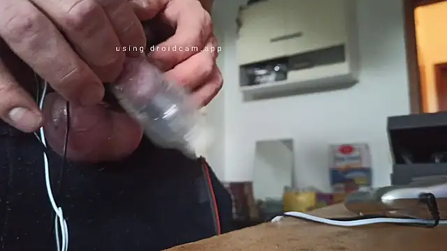 Snapshot of Thompsen1992 chatting on 10/26/25, 10:43 Thompsen1992 online show from 10/26/25, 10:43