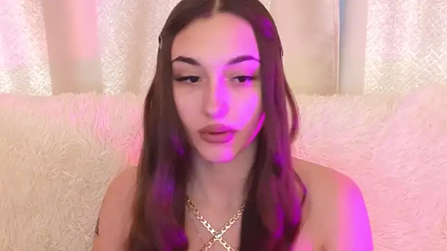 Snapshot of MelissaPristine chatting on 10/17/25, 04:26 MelissaPristine online show from 10/17/25, 04:26