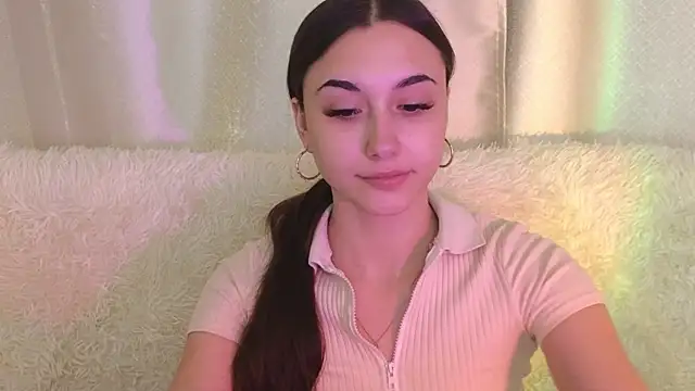 Snapshot of MelissaPristine chatting on 10/18/25, 02:47 MelissaPristine online show from 10/18/25, 02:47