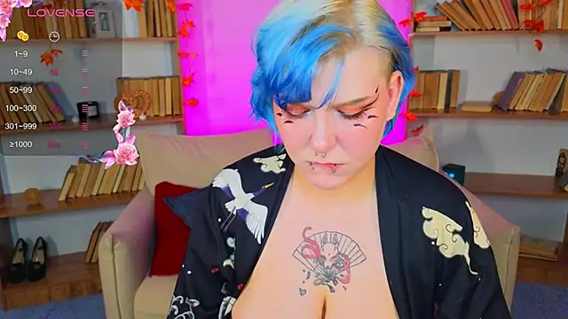 Snapshot of bluelunaray chatting on 09/26/25, 11:14 bluelunaray online show from 09/26/25, 11:14