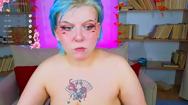 Snapshot of bluelunaray chatting on 09/28/25, 10:42 bluelunaray online show from 09/28/25, 10:42