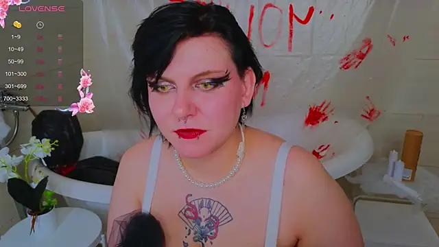 Snapshot of bluelunaray chatting on 10/20/25, 10:05 bluelunaray online show from 10/20/25, 10:05