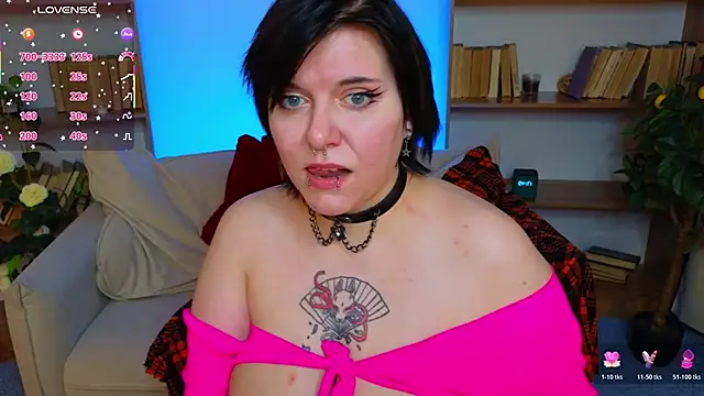 Snapshot of bluelunaray chatting on 11/03/25, 10:49 bluelunaray online show from 11/03/25, 10:49