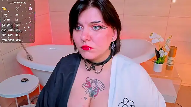 Snapshot of bluelunaray chatting on 11/18/25, 10:09 bluelunaray online show from 11/18/25, 10:09