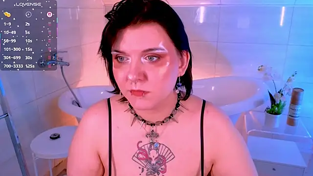 Snapshot of bluelunaray chatting on 11/21/25, 11:20 bluelunaray online show from 11/21/25, 11:20