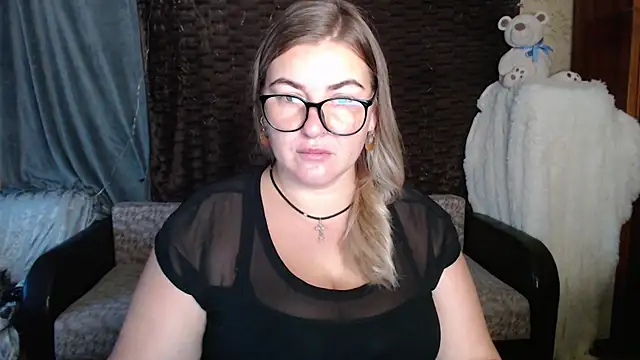 Snapshot of NikaSkylink chatting on 10/21/25, 03:51 NikaSkylink online show from 10/21/25, 03:51