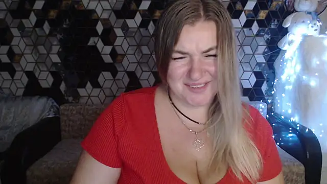 Snapshot of NikaSkylink chatting on 11/13/25, 08:52 NikaSkylink online show from 11/13/25, 08:52