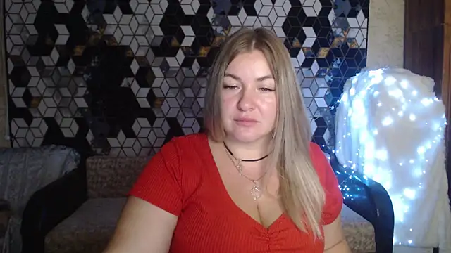 Snapshot of NikaSkylink chatting on 11/18/25, 08:13 NikaSkylink online show from 11/18/25, 08:13