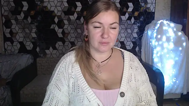 Snapshot of NikaSkylink chatting on 11/25/25, 08:20 NikaSkylink online show from 11/25/25, 08:20