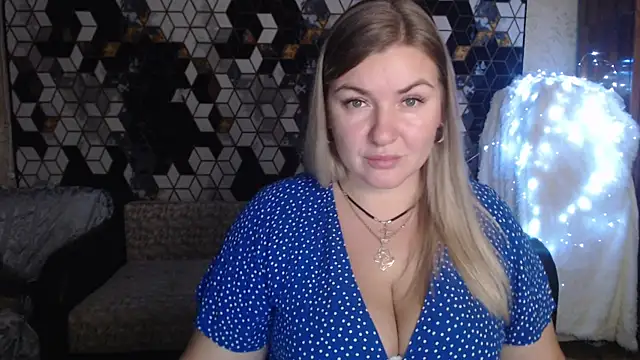 Snapshot of NikaSkylink chatting on 11/28/25, 08:11 NikaSkylink online show from 11/28/25, 08:11