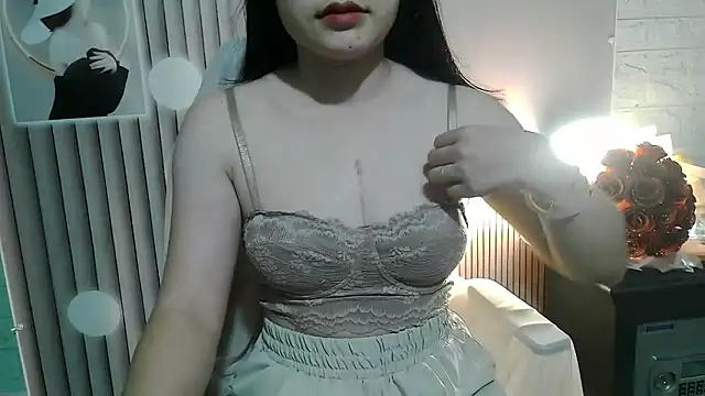 Snapshot of Emachiii chatting on 11/13/25, 12:42 Emachiii online show from 11/13/25, 12:42