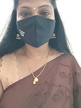 Snapshot of shivani27 chatting on 11/14/25, 08:35 shivani27 online show from 11/14/25, 08:35