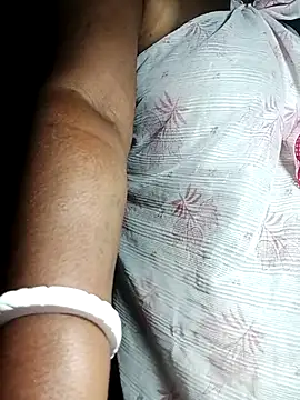 Snapshot of Nude-Priya2 chatting on 09/28/25, 10:31 Nude-Priya2 online show from 09/28/25, 10:31