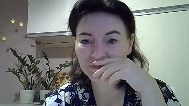 Krystal 82 online show from 10/04/25, 04:43