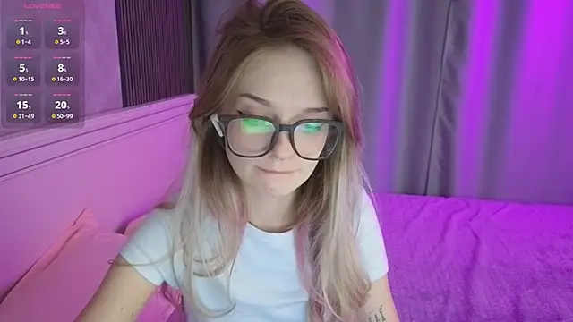 Snapshot of vialeta_baby chatting on 09/19/25, 10:21 vialeta baby online show from 09/19/25, 10:21