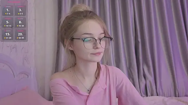 Snapshot of vialeta_baby chatting on 10/15/25, 10:43 vialeta baby online show from 10/15/25, 10:43