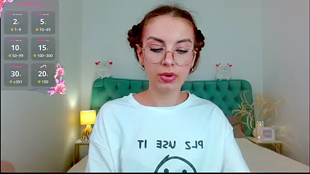 Snapshot of Real_cutie1 chatting on 09/09/25, 09:03 Real cutie1 online show from 09/09/25, 09:03