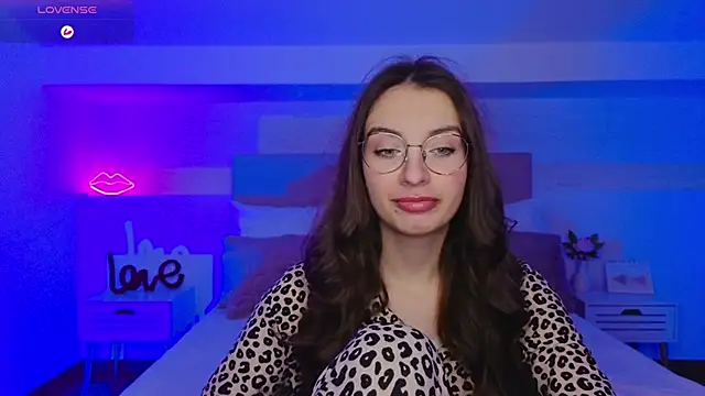 Snapshot of Real_cutie1 chatting on 11/16/25, 09:09 Real cutie1 online show from 11/16/25, 09:09