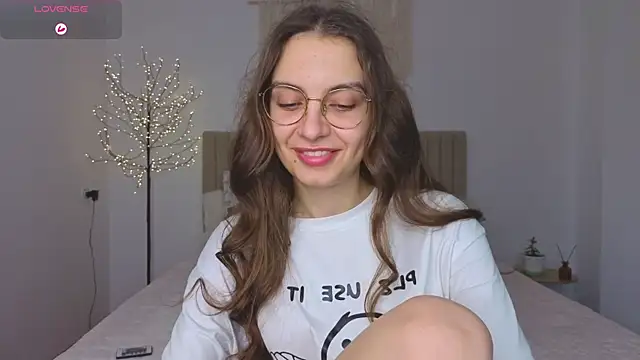 Snapshot of Real_cutie1 chatting on 11/23/25, 01:33 Real cutie1 online show from 11/23/25, 01:33