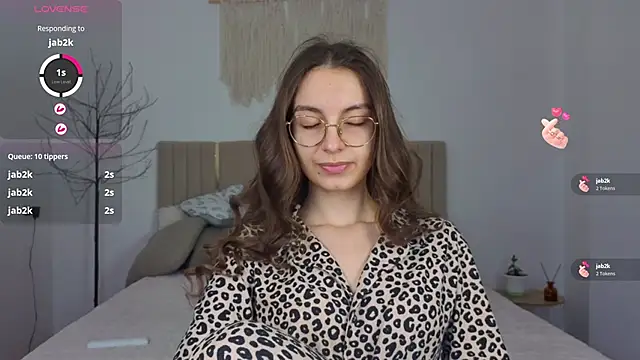 Snapshot of Real_cutie1 chatting on 11/25/25, 01:44 Real cutie1 online show from 11/25/25, 01:44