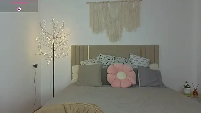 Snapshot of Real_cutie1 chatting on 11/30/25, 01:48 Real cutie1 online show from 11/30/25, 01:48