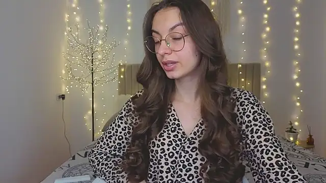 Snapshot of Real_cutie1 chatting on 12/15/25, 01:59 Real cutie1 online show from 12/15/25, 01:59