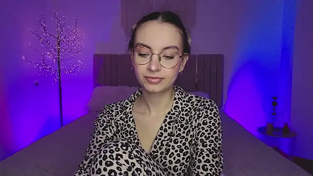 Real cutie1 online show from 03/18/26, 02:09