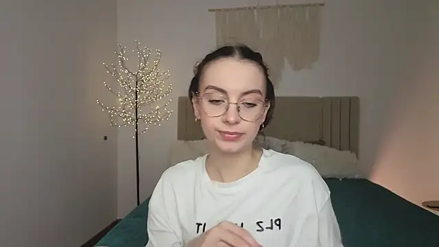 Real cutie1 online show from 04/02/26, 12:36