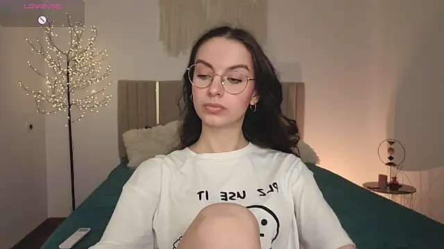 Real cutie1 online show from 04/04/26, 02:03