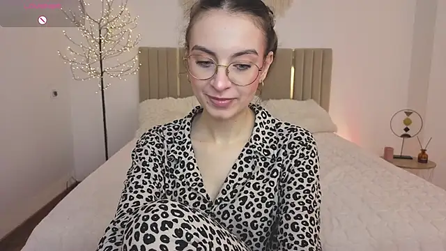 Real cutie1 online show from 04/24/26, 01:02