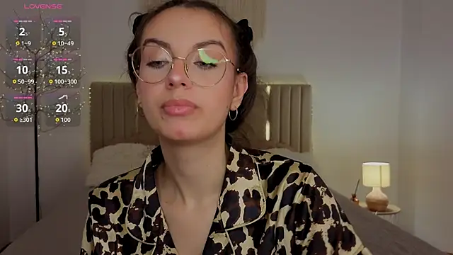 Real cutie1 online show from 07/18/26, 12:53