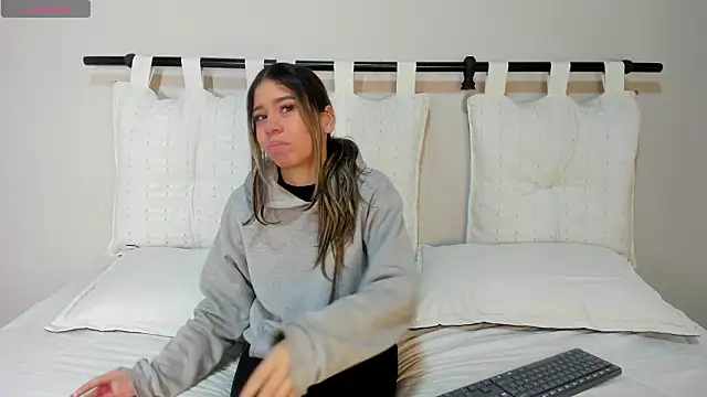 Rachell criss online show from 01/15/26, 04:17