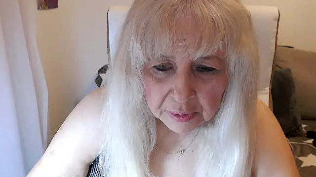 SusiLifeXXX online show from 10/18/25, 05:57