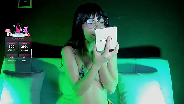 madiixwatson online show from 10/09/25, 11:08