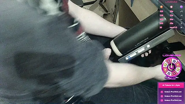 Snapshot of crocbite chatting on 02/13/26, 07:43 crocbite online show from 02/13/26, 07:43