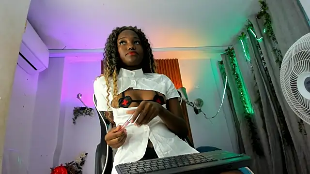 Evaa 18 online show from 10/23/25, 05:55