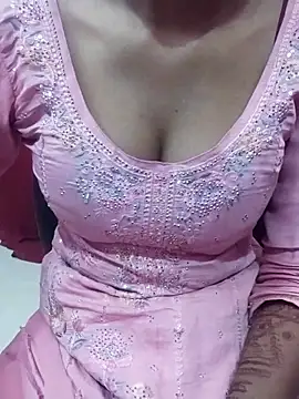 Snapshot of Reeta-rani chatting on 10/16/25, 04:13 Reeta-rani online show from 10/16/25, 04:13